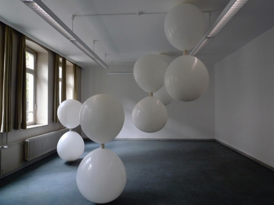 Gaspar, 2007/2011, latex balloons, air, helium